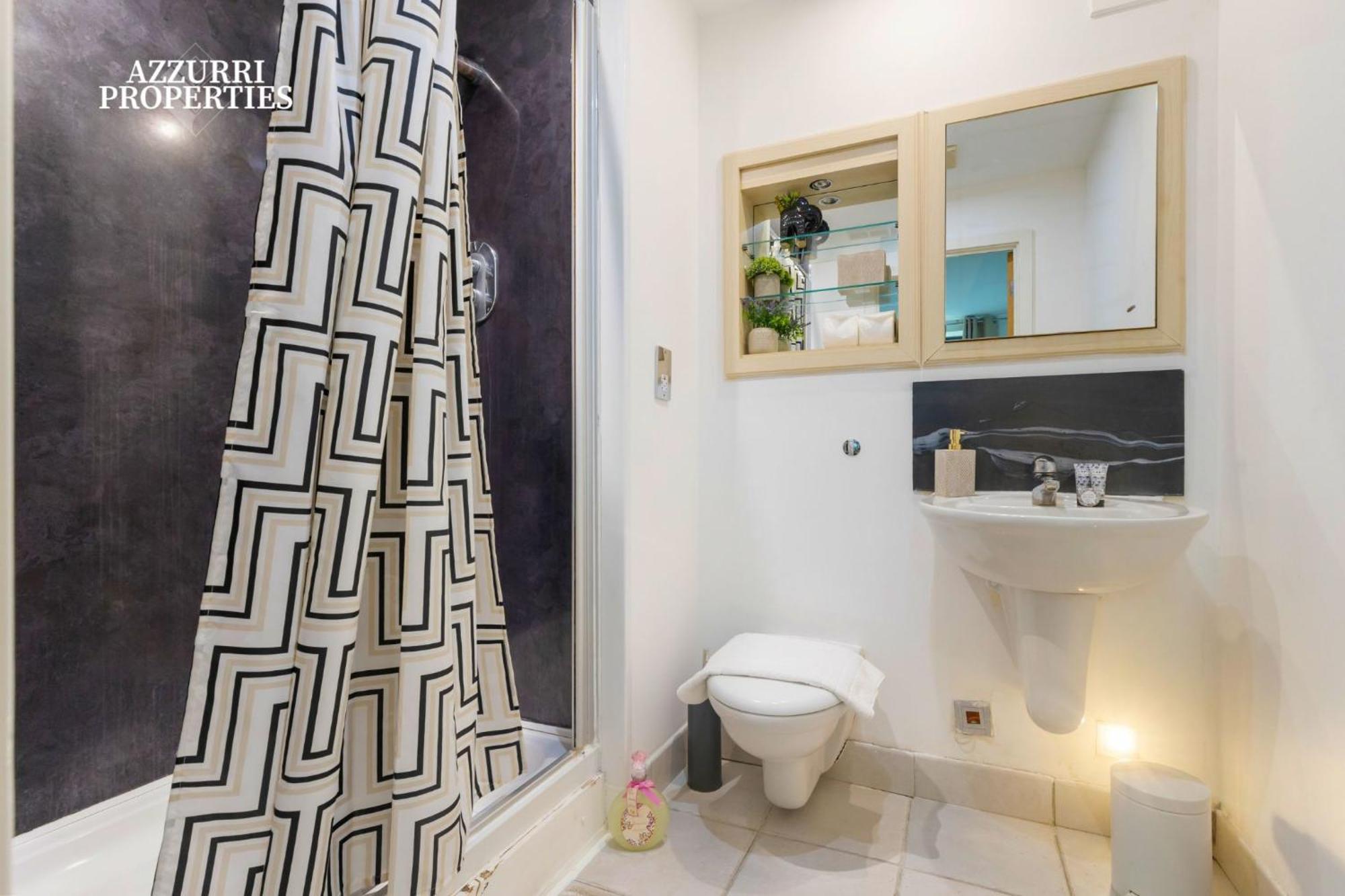 2 Bed Only Five Minutes Walk From Crossharbour Londra