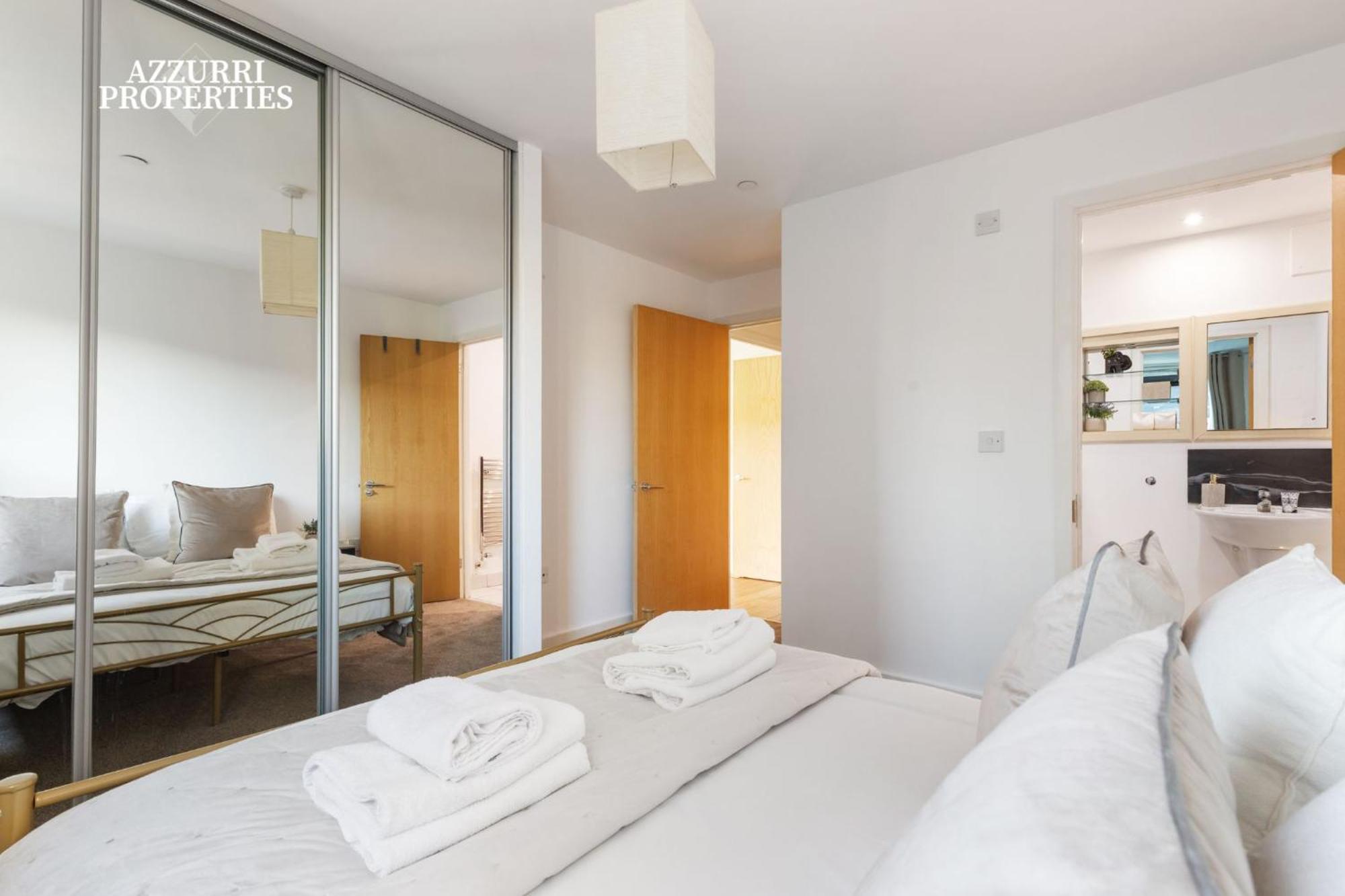 2 Bed Only Five Minutes Walk From Crossharbour Appartamento Londra