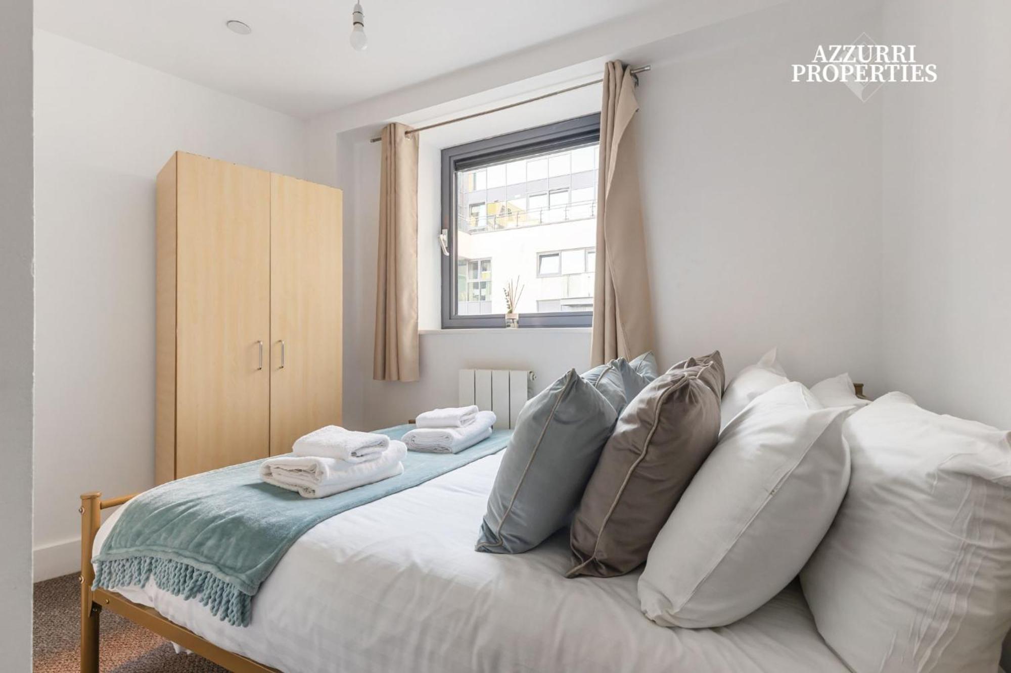 2 Bed Only Five Minutes Walk From Crossharbour Londra