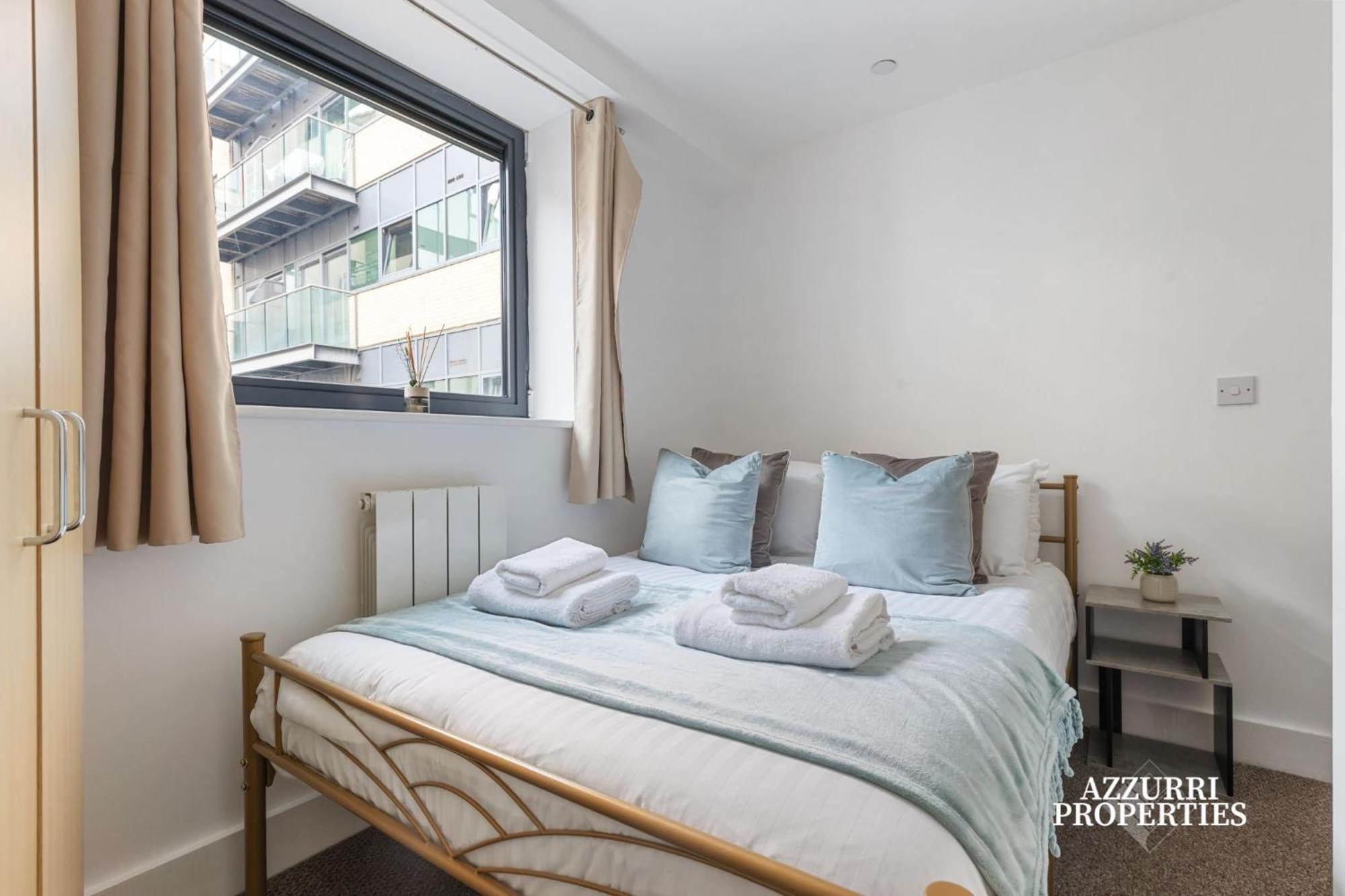 2 Bed Only Five Minutes Walk From Crossharbour Londra